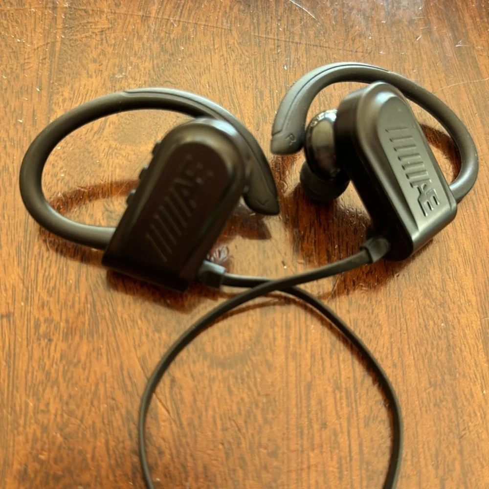 American Eagle Brand wireless Bluetooth earbuds headset with charging cable